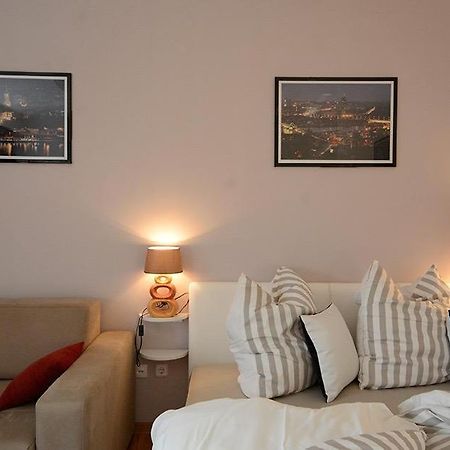Politika Lägenhet Belgrad Exteriör bild