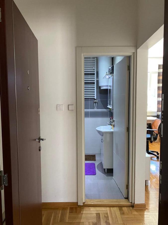 Politika Lägenhet Belgrad Exteriör bild