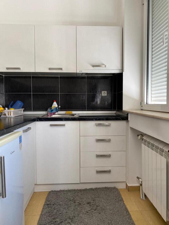 Politika Lägenhet Belgrad Exteriör bild